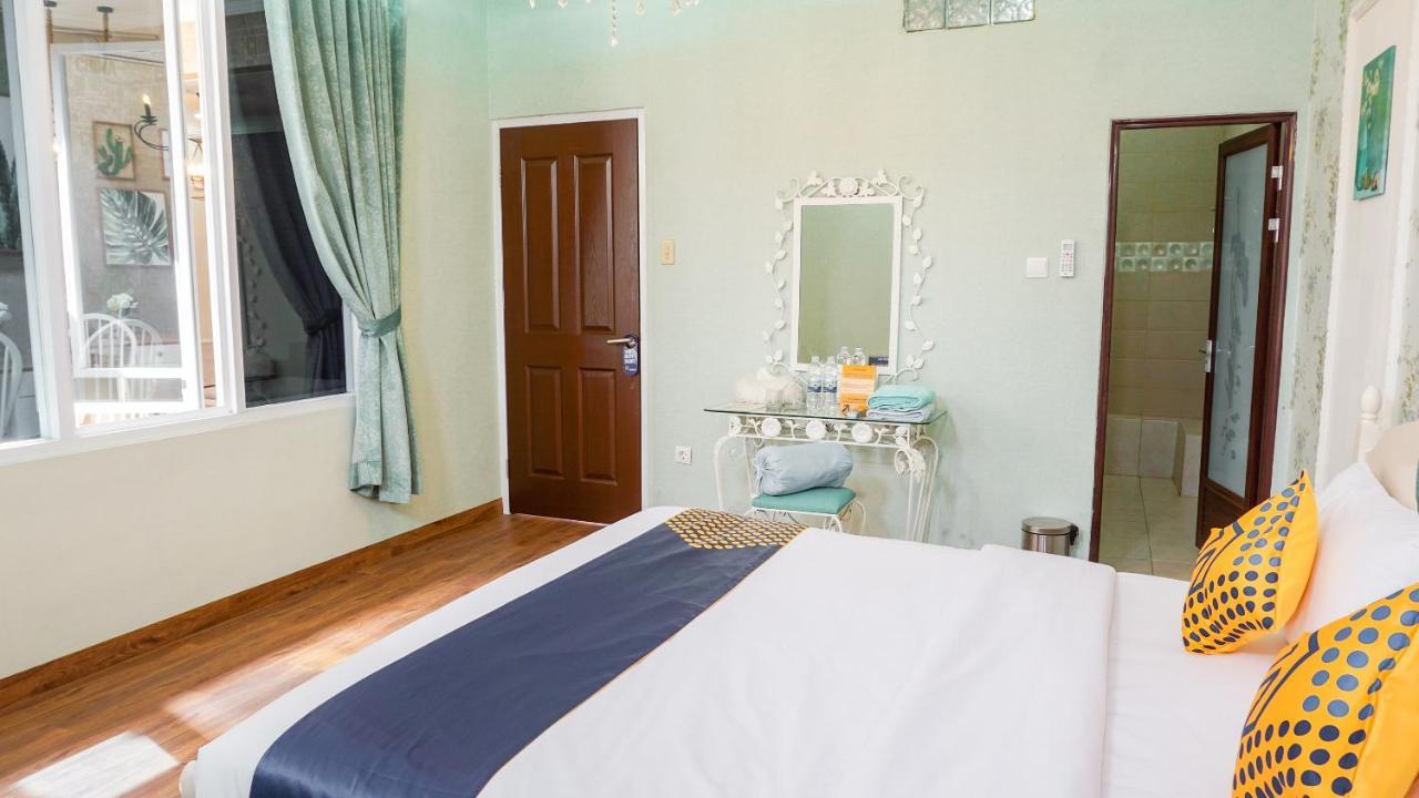 Vaccinated Staff - Spot On 2053 Granada Syariah Home Stay Bandung Exterior foto